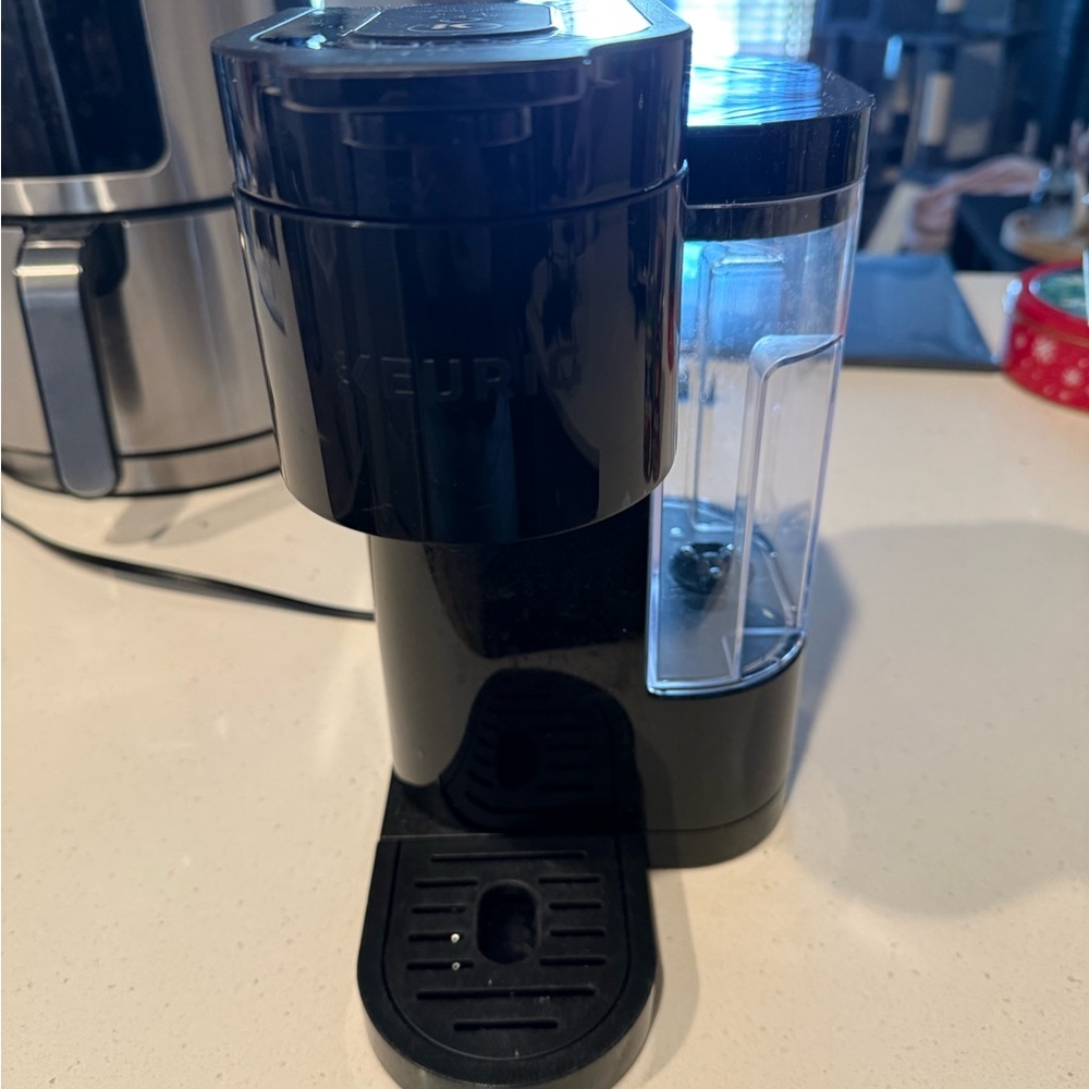 Keurig Single-Serve Coffee Brewer in Black